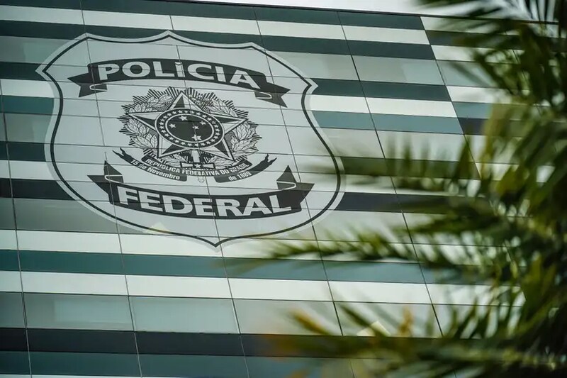 Ir para  <p>A Pol&iacute;cia Federal (PF) divulgou edital de um novo concurso p&uacute;blico para o preenchimento de mil vagas em cinco cargos da corpora&ccedil;&atilde;o. S&atilde;o 120 vagas para delegado, 69 para perito...