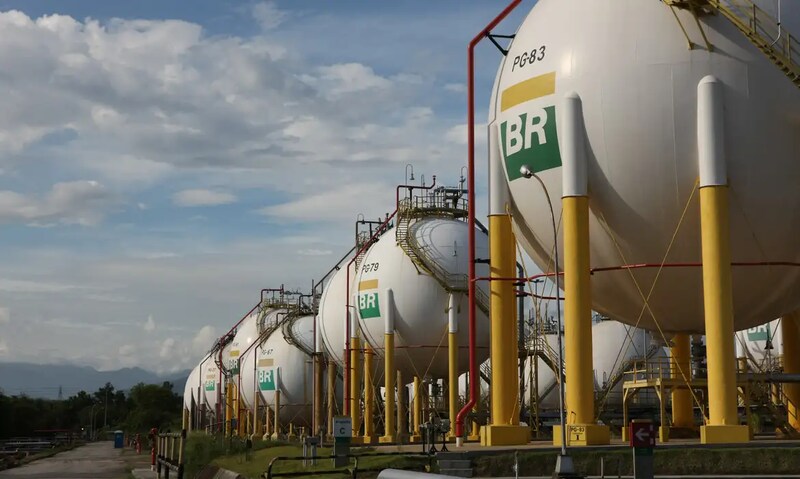 Ir para Petrobras anuncia redução de 14% no preço do gás natural para distribuidoras a partir de sexta-feira (1º)