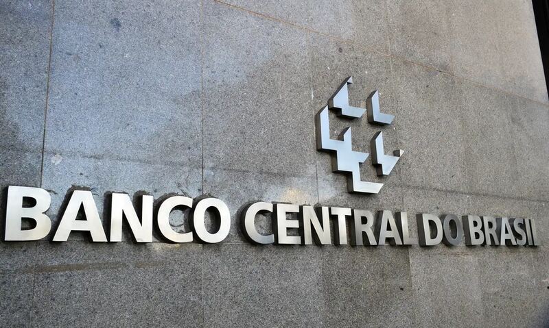 Ir para Copom mantém juros básicos da economia em 15% ao ano