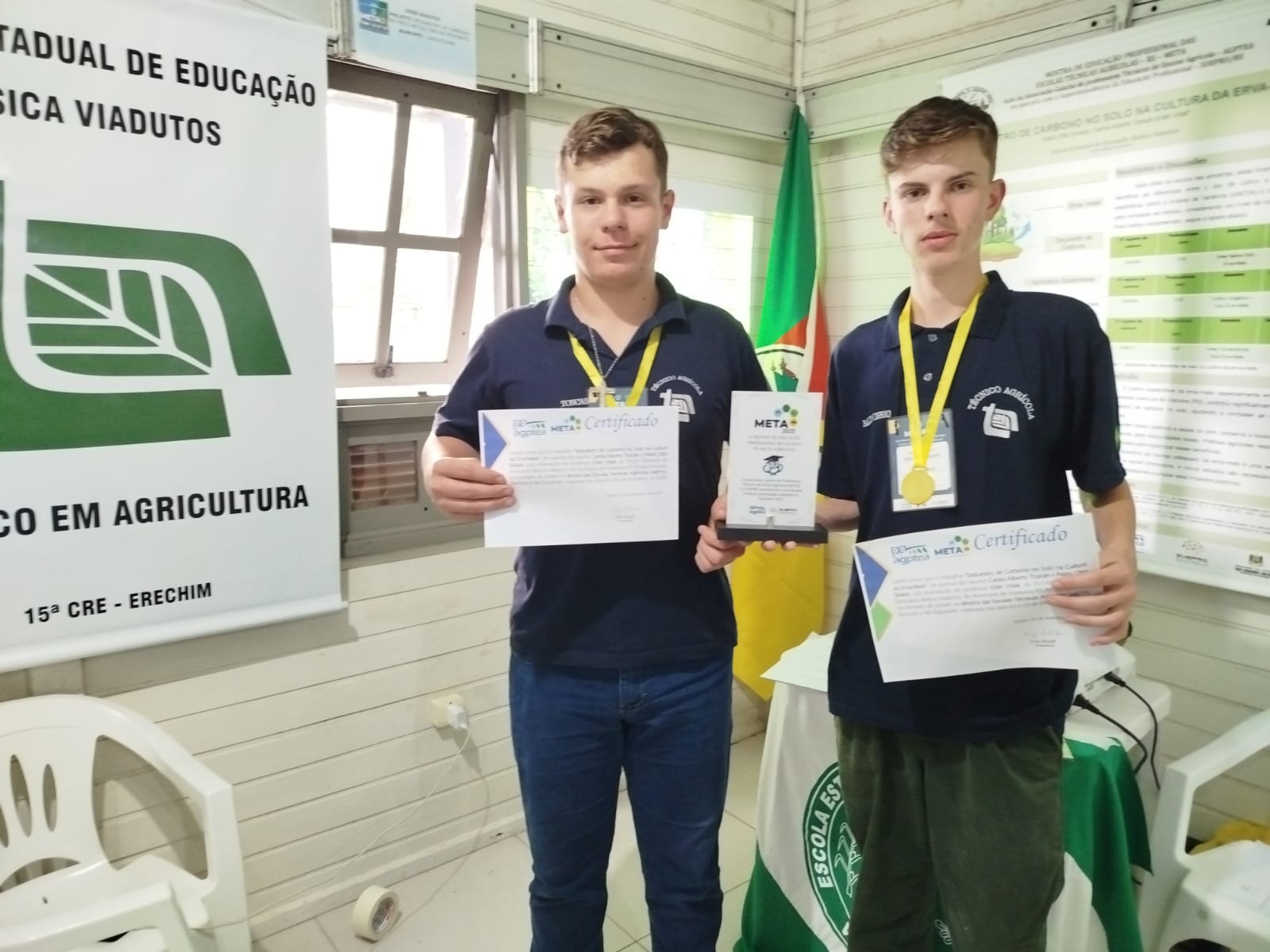 Ir para  <p>Os estudantes <strong>Pablo Otto Sckalei</strong> e <strong>Carlos Alberto Toscan</strong>, da <strong>Escola Estadual de Educa&ccedil;&atilde;o B&aacute;sica Viadutos</strong>,...