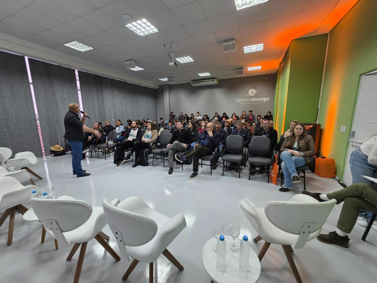 Ir para  <p><big>Na tarde desta quinta-feira (04) a Expointer 2025 foi palco de um debate estrat&eacute;gico para o futuro do campo, o Semin&aacute;rio sobre Transi&ccedil;&atilde;o do Modelo de Produ&ccedil;&atilde;o...