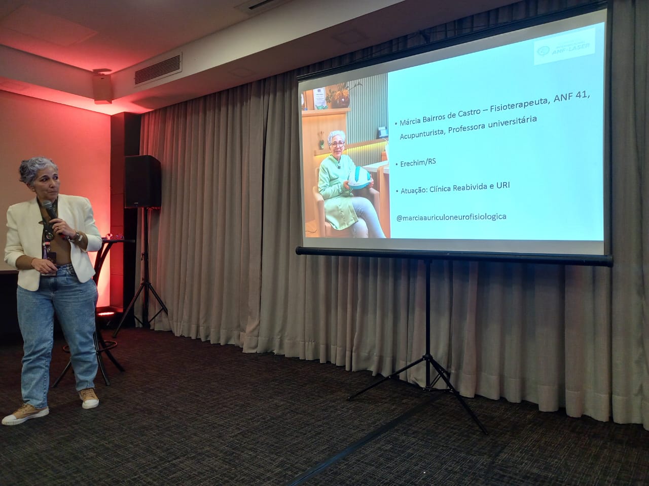 Ir para  <p><big>A professora M&aacute;rcia Bairros de Castro, do Curso de Fisioterapia da URI, participou, de 11 e 14 de setembro, do Congresso Internacional de Auriculoterapia Neurofisiol&oacute;gica e Laserterapia, em S&atilde;o...