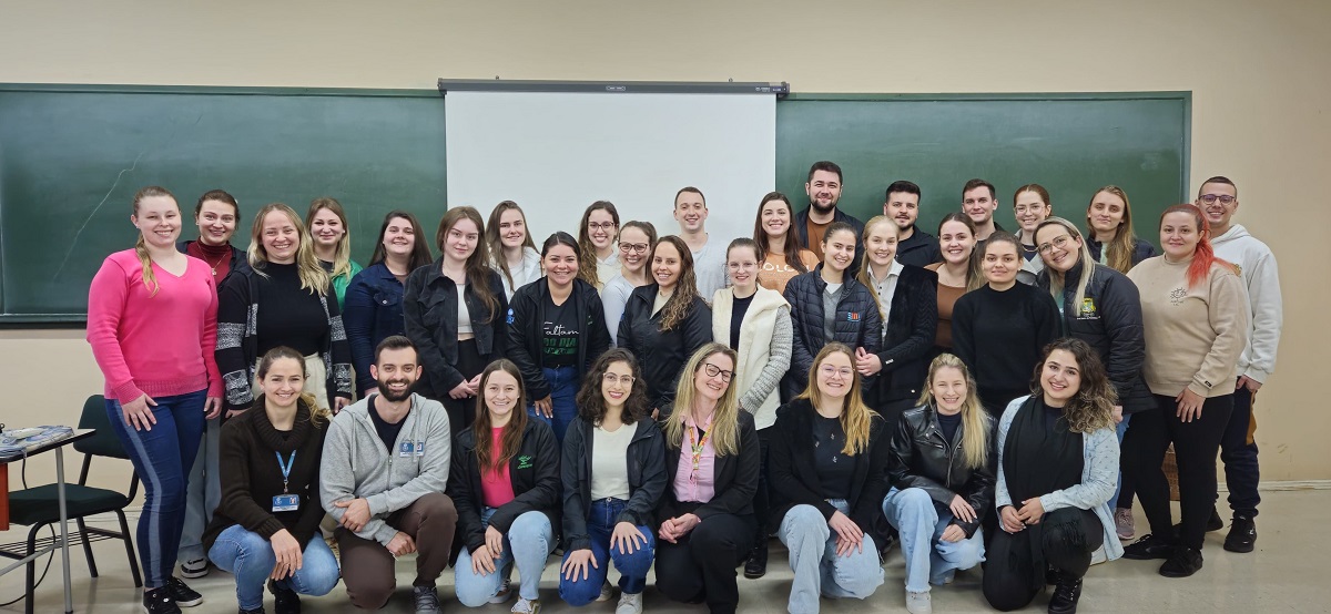 Ir para  <p><big>Acad&ecirc;micos do 10&ordm; semestre do Curso de Enfermagem da URI receberam, nos dias 09 e 16 de setembro, a Enfermeira Mariane Rigon, da 11&ordf; Coordenadoria Regional de Sa&uacute;de, para discutir sobre...