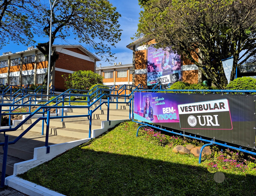 Ir para  <p><big>A URI (Universidade Regional Integrada do Alto Uruguai e das Miss&otilde;es) realiza neste domingo, 26, &agrave;s 13h, o Vestibular de Ver&atilde;o. Em Erechim, os candidatos concorrem &agrave;s vagas...