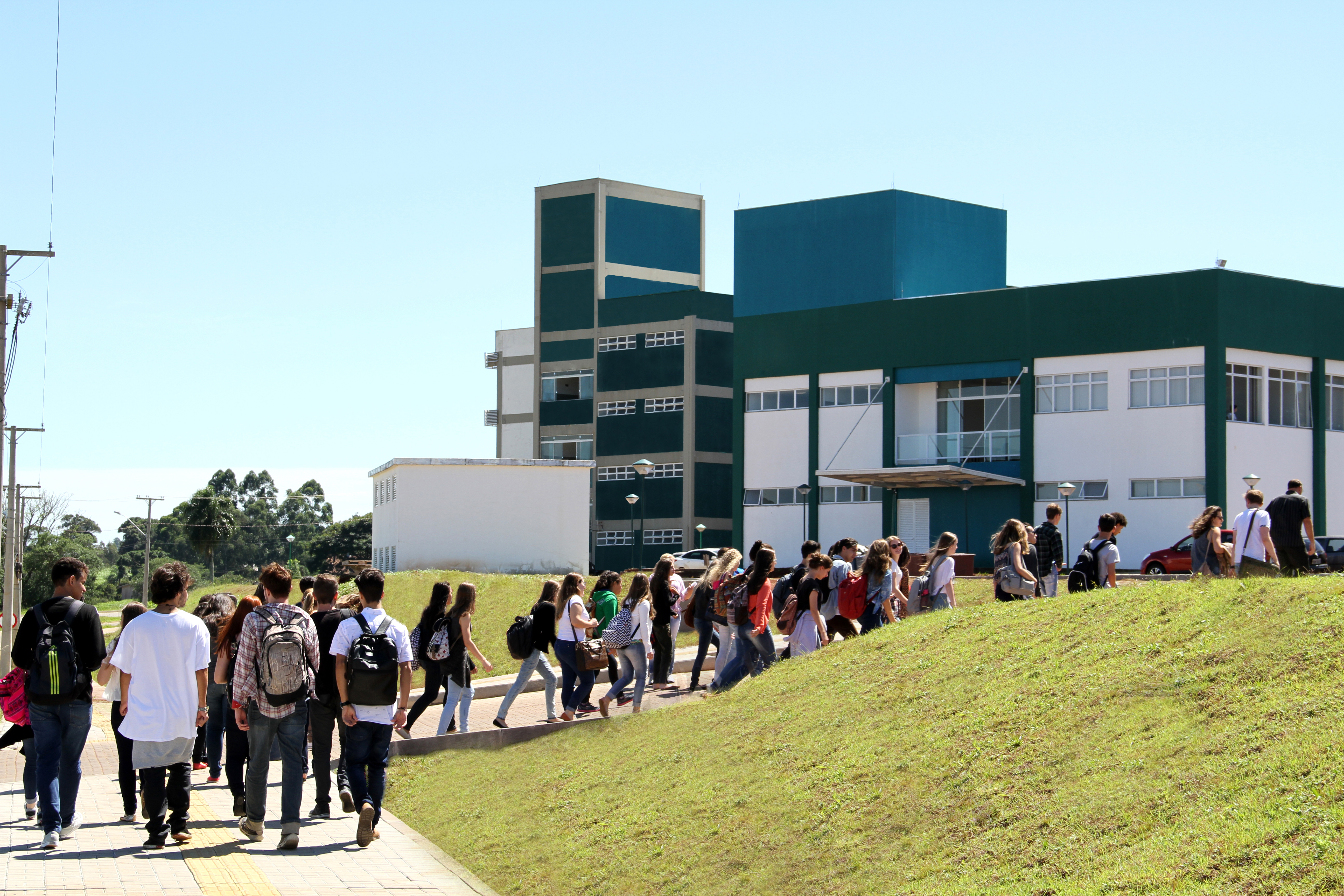 Ir para  <p>A Universidade Federal da Fronteira Sul (UFFS) iniciou, na &uacute;ltima semana, o Processo Seletivo Simplificado. O edital de sele&ccedil;&atilde;o destina-se ao cadastro de reserva para preenchimento das vagas remanescentes...