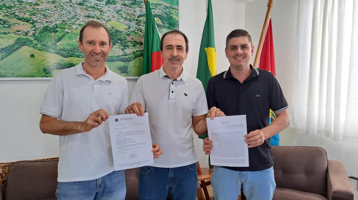 Ir para  <p><big>Os vereadores Cleiton Machajewski e Leocir Zortea, da bancada do PSB, anunciaram a conquista de R$ 300 mil em emendas parlamentares destinadas ao munic&iacute;pio de Viadutos. Os recursos foram viabilizados por meio de...