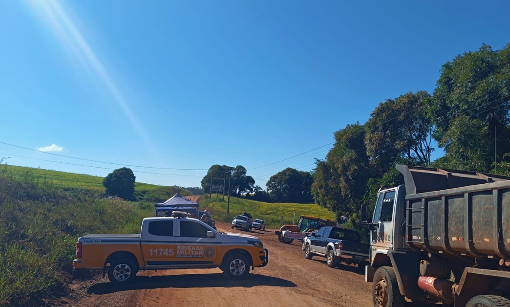 Ir para  <p><big>A mobiliza&ccedil;&atilde;o pela pavimenta&ccedil;&atilde;o asf&aacute;ltica da ERS-483, em Entre Rios do Sul, completou sete dias nesta quarta-feira(19), reunindo moradores, lideran&ccedil;as e...