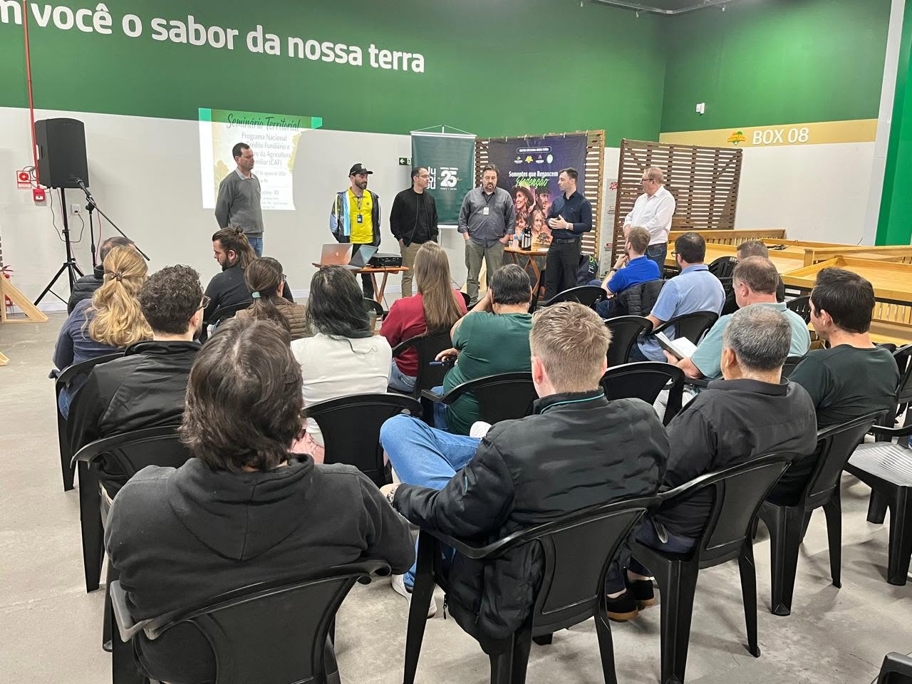  Agricultores, agricultoras, lideranças e representantes de entidades participaram do Seminário Territorial sobre o Programa Nacional de Crédito Fundiário