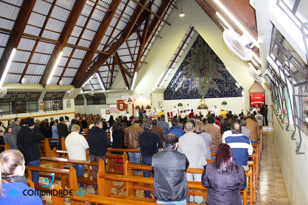 Ir para  <p><big>H&aacute; oitenta e seis anos foi criada a Par&oacute;quia Sagrado Cora&ccedil;&atilde;o de Jesus de Viadutos que tamb&eacute;m adotou como padroeiro, Santo Ant&ocirc;nio, por ser um santo muito popular...
