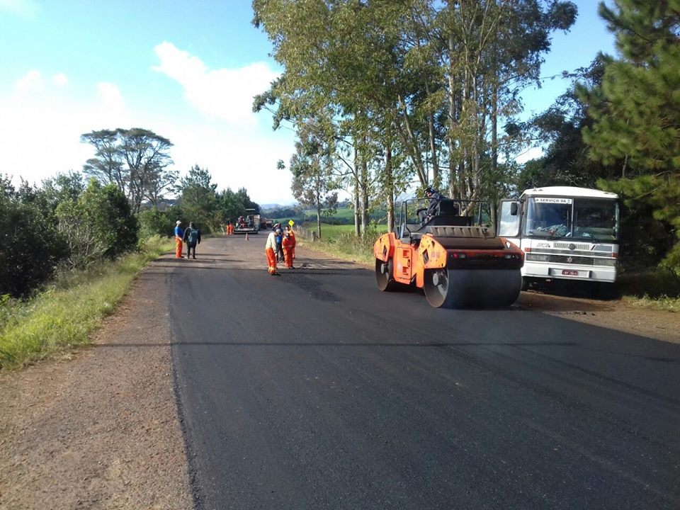 Ir para  <p>A ERS 331 estrada que liga Erechim a Marcelino Ramos, est&aacute; passando por obras de manuten&ccedil;&atilde;o que visam garantir a uma trafegabilidade segura e tranquila na via. A informa&ccedil;&atilde;o foi...