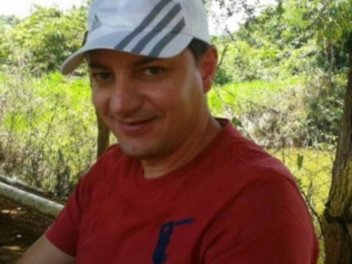 Ir para  <p>Um caminhoneiro de Conc&oacute;rdia, natural de Marcelino Ramos, foi encontrado morto entre as cidades de Olho D&acute;&Aacute;gua do Casado e Piranhas, em Alagoas (AL).</p>

<p>O corpo foi encontrado ainda na...