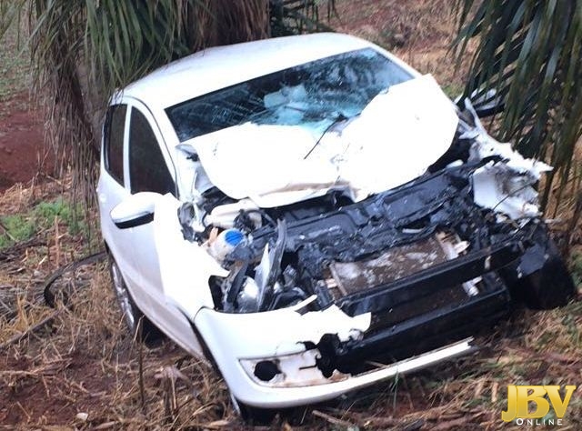 Ir para  <p>Pouco antes do meio dia desta quarta-feira, 22 de junho, um acidente foi registrado na ERS 135 entre Erechim e Get&uacute;lio Vargas envolvendo pelo menos tr&ecirc;s carros e um caminh&atilde;o tanque.</p>

<p>A...