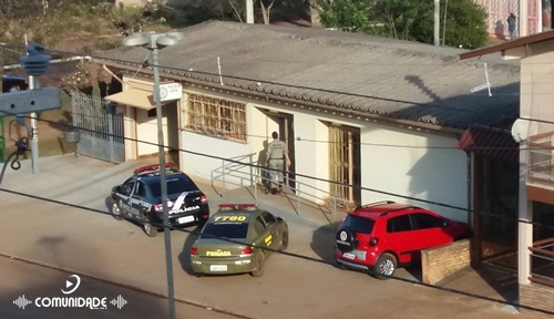 Ir para  <p><big>Na tarde desta segunda-feira (27), a Pol&iacute;cia Civil juntamente com a brigada militar prenderam na localidade de Linha Tr&ecirc;s- Viadutos, Telmo Secco de Paula (44). O mesmo residia no munic&iacute;pio de...