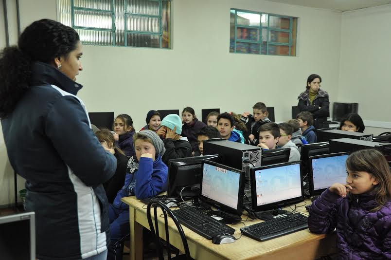 Ir para  <p><big>Com o intuito de sensibilizar os alunos sobre a Dengue, o CDA &ndash; Centro de Divulga&ccedil;&atilde;o Ambiental da Usina Hidrel&eacute;trica It&aacute; (UHE It&aacute;), vem realizando palestras...