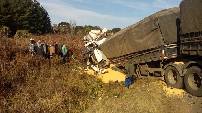 Ir para  <p><big>Acidente aconteceu na manh&atilde; desta quarta-feira (29), no km 53,6 da BR 153, regi&atilde;o de &Aacute;gua Doce, em Santa Catarina. Informa&ccedil;&otilde;es iniciais s&atilde;o de que por conta de...