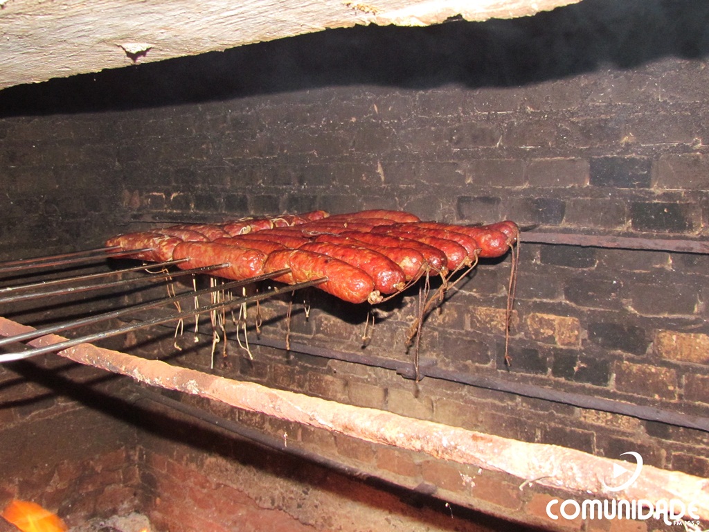 Ir para  <p><big>Como tradi&ccedil;&atilde;o h&aacute; 29 anos aconteceu no munic&iacute;pio de Viadutos o tradicional baile da lingui&ccedil;a. O evento foi realizado na comunidade de Linha 3, &nbsp;atraindo pessoas de...