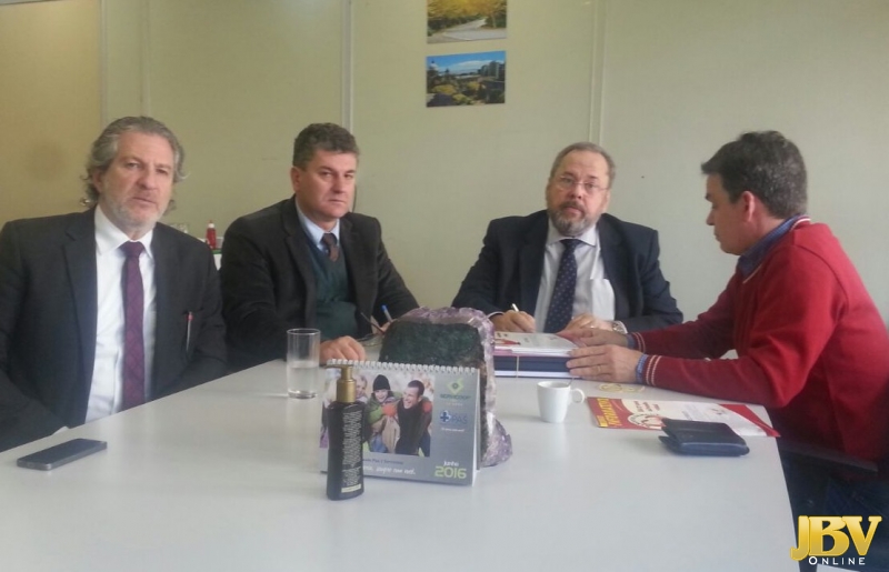 Ir para  <p>Na quinta-feira, 30 de junho, o Administrador Judicial da ABRSE &ndash; Associa&ccedil;&atilde;o Beneficente dos Receptores de Sangue de Erechim, cirurgi&atilde;o dentista Jackson Arpini, acompanhado do presidente da AMAU...