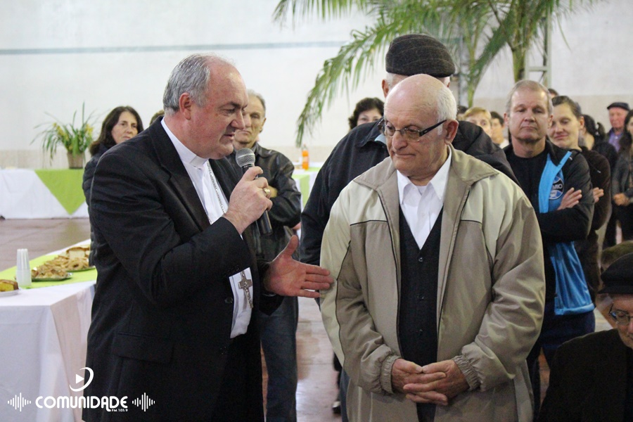 Ir para  <p><big>Com o objetivo de celebrar a vida aconteceu no Sal&atilde;o Paroquial de Viadutos, festa comunit&aacute;ria para comemora&ccedil;&atilde;o dos 75 anos de vida do P&aacute;roco Waldemar Zepelini e dos demais...