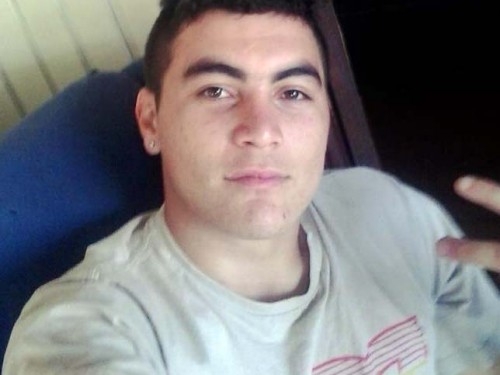 Ir para  <p><big>Um jovem , 23 anos, foi morto com pelo menos um tiro na noite desta quinta, no bairro Progresso. Segundo informa&ccedil;&otilde;es da Brigada Militar, Cleiton Ledesma chegou a ser socorrido por populares e encaminhado...