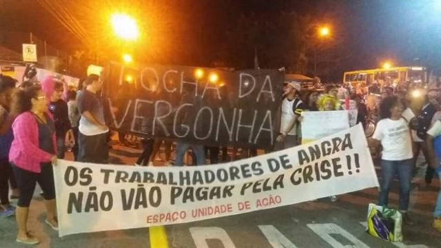 Ir para  <p><big>A tocha ol&iacute;mpica foi apagada durante manifesta&ccedil;&otilde;es populares na noite dessa quarta-feira em Angra dos Reis, no Rio de Janeiro. Inicialmente, a passagem da tocha foi&nbsp;interrompida em...