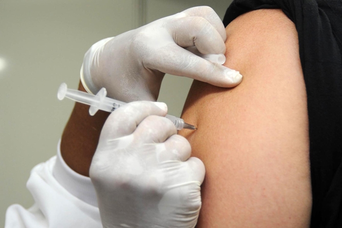 Ir para  <p>A Ag&ecirc;ncia Nacional de Vigil&acirc;ncia Sanit&aacute;ria (Anvisa) alertou consumidores nesta ter&ccedil;a-feira (2), para que fiquem atentos a cobran&ccedil;as abusivas para aplica&ccedil;&atilde;o da...