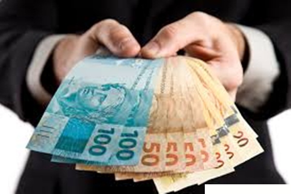 Ir para  <p>Os saques na poupan&ccedil;a superaram os dep&oacute;sitos pelo s&eacute;timo m&ecirc;s seguido. A retirada l&iacute;quida (descontados dep&oacute;sitos) ficou em R$ 1,115 bilh&atilde;o, em julho, informou...
