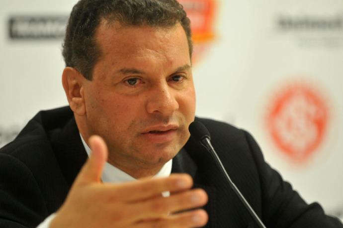 Ir para  <p>Se tem uma not&iacute;cia que invariavelmente o torcedor colorado ou gremista l&ecirc; de tempos em tempos &eacute; que o t&eacute;cnico Celso Roth est&aacute; de volta &agrave; casamata de seu clube. Pois bem,...
