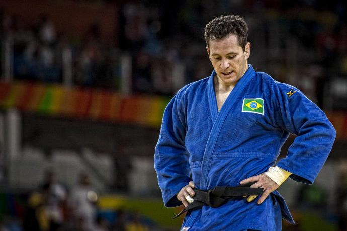 Ir para  <p>O judoca brasileiro Tiago Camilo deu adeus ao sonho de conquistar em casa sua terceira medalha ol&iacute;mpica, ao perder nas oitavas de final da categoria at&eacute; 90 kg para Mammadali Mehdiyev, do Azerbaidj&atilde;o,...