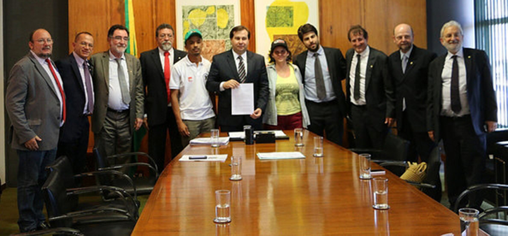 Ir para  <p><big>O deputado federal Elvino Bohn Gass (PT/RS) &eacute; um dos signat&aacute;rios do projeto que estabelece a Pol&iacute;tica Nacional de Redu&ccedil;&atilde;o do Uso de Agrot&oacute;xicos. A proposta foi...