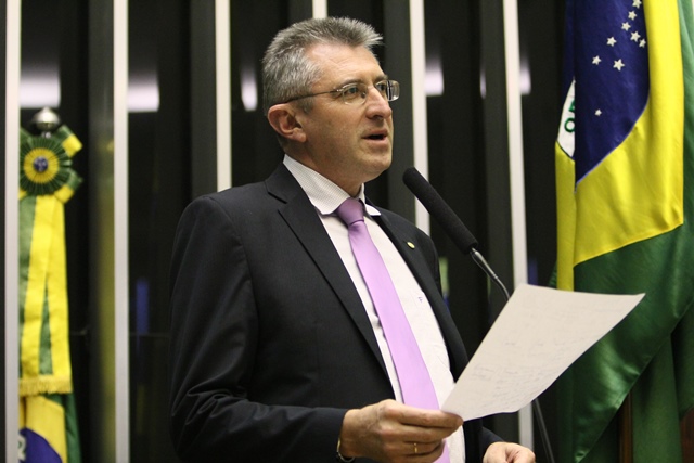 Ir para  <p><big>Presidente da Frente Parlamentar da Agricultura Familiar, o deputado Heitor Schuch (PSB/RS) vai convocar em car&aacute;ter de urg&ecirc;ncia os demais integrantes do colegiado para avaliar a Reforma da...