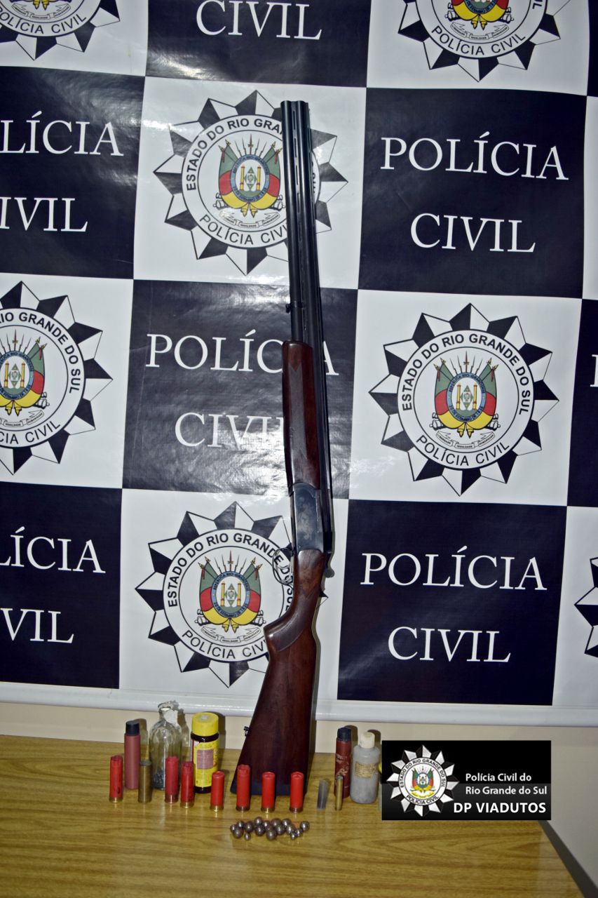Ir para  <p><big>Ontem, dia 19, por volta das 18h45min, foi apreendida no munic&iacute;pio de Carlos Gomes uma espingarda calibre 12, que tinha mandado de busca e apreens&atilde;o.</big></p>

<p><big>A arma...