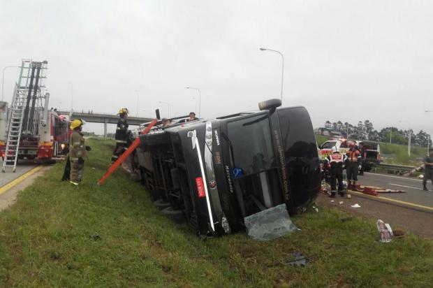 Ir para  <p><big>O &ocirc;nibus de uma excurs&atilde;o ga&uacute;cha que saiu de Porto Alegre com destino a Buenos Aires tombou na Argentina na manh&atilde; desta ter&ccedil;a-feira (27). Um dos propriet&aacute;rios da...