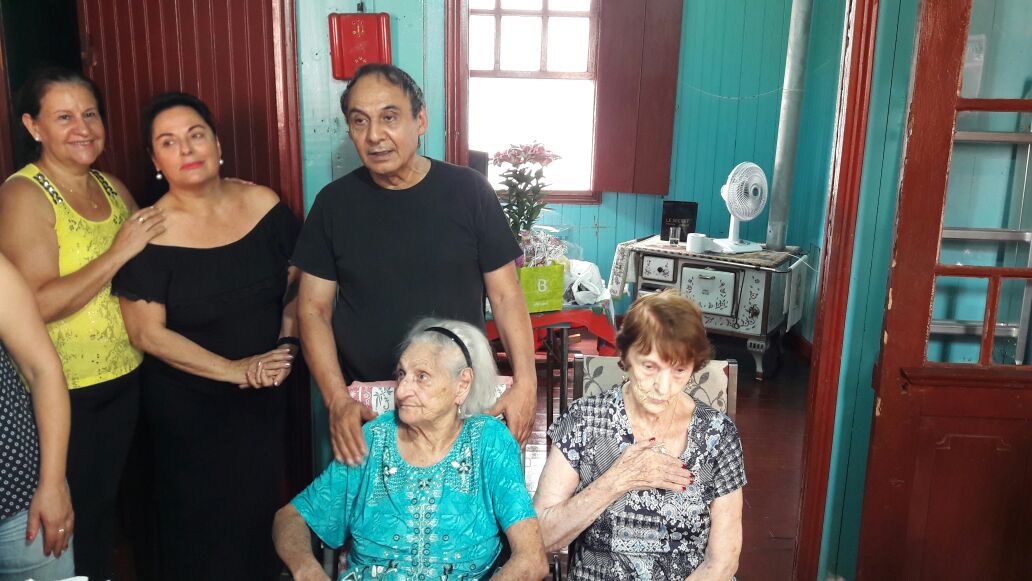 Ir para  <p><big>Maria Asturian Fiorini, popularmente conhecida como Fia, nasceu na localidade de Capoer&ecirc;/RS em, 11 de janeiro de 1917. Filha de Mekitar Asturian e Ernestina Rigotti Asturian, primog&ecirc;nita dos nove filhos do...