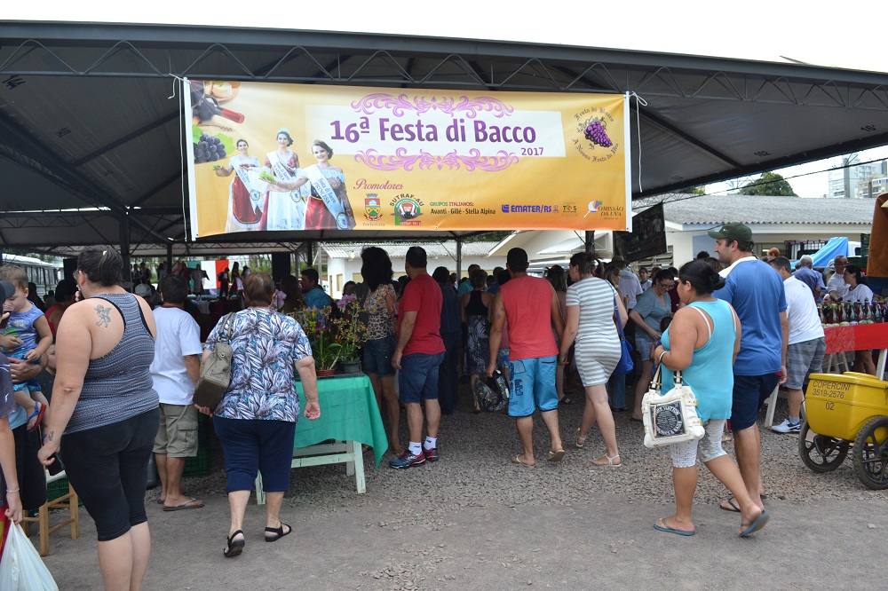 Ir para  <p><big>A programa&ccedil;&atilde;o da XVI Festa Di Bacco deste domingo (22), ser&aacute; especial para o p&uacute;blico que prestigiar o evento. De acordo com o t&eacute;cnico da Emater e coordenador de Turismo da...