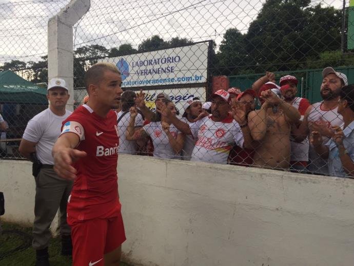 Ir para  <p>A Brigada Militar de Veran&oacute;polis deteve 46 torcedores do Inter ap&oacute;s a briga na arquibancada do est&aacute;dio Ant&ocirc;nio David Farina durante o <strong><a...