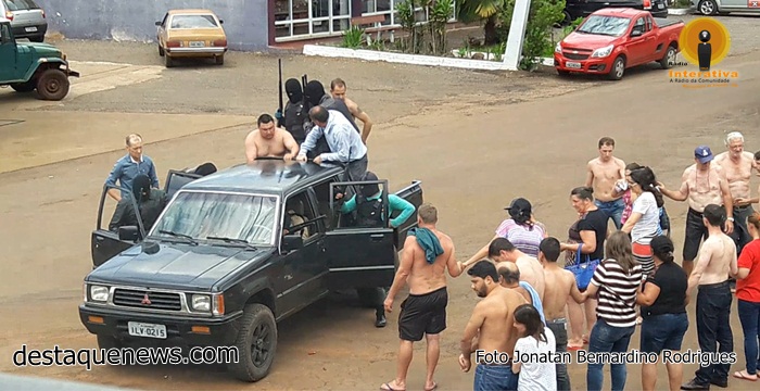 Ir para  <p><big>Novas imagens e v&iacute;deos do assalto a tr&ecirc;s ag&ecirc;ncias banc&aacute;rias na cidade de Maximiliano de Almeida, RS, gentimente cedidas pela equipe da R&aacute;dio Interativa de Machadinho e...
