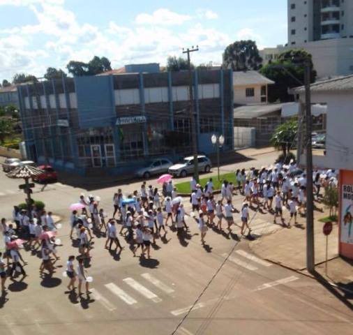 Ir para  <p><big>Moradores de Machadinho, no Alto Uruguai Ga&uacute;cho, realizaram na tarde deste s&aacute;bado (04) um protesto silencioso em raz&atilde;o da morte brutal da comerciante S&ocirc;nia Maria Baldissera, 39 anos,...