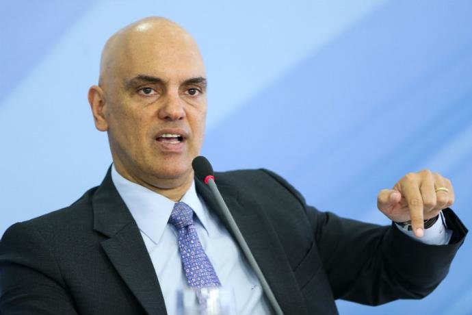 Ir para  <p>O presidente Michel Temer formalizou nesta ter&ccedil;a-feira a indica&ccedil;&atilde;o do ministro da Justi&ccedil;a, Alexandre de Moraes, para exercer o cargo de ministro do Supremo Tribunal Federal (STF) na vaga...