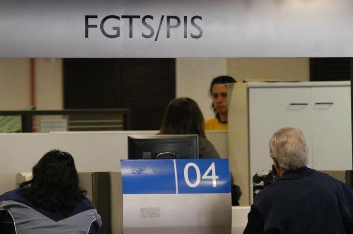 Ir para  <p><big>Os brasileiros que t&ecirc;m saldo em conta inativa do Fundo de Garantia do Tempo de Servi&ccedil;o (FGTS) conhecer&atilde;o nesta ter&ccedil;a-feira o cronograma e os procedimentos necess&aacute;rios para...