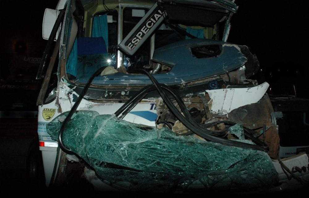 Ir para  <p>Um acidente na RS 135, na noite desta quinta-feira(30), em Get&uacute;lio Vargas, envolveu tr&ecirc;s caminh&otilde;es, um micro &ocirc;nibus e um autom&oacute;vel. O acidente foi tipo engavetamento e aconteceu em um...