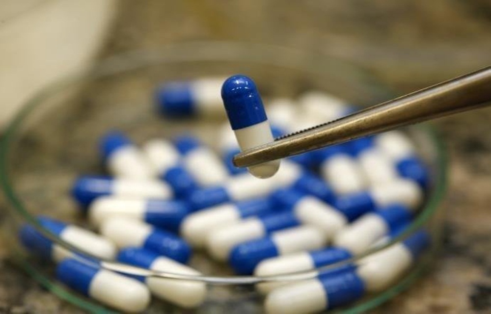Ir para  <p>Sem apresentar resultados de efic&aacute;cia significativos, a pesquisa cl&iacute;nica com a fosfoetanolamina sint&eacute;tica, mais conhecida como "p&iacute;lula do c&acirc;ncer", foi suspensa pelo...