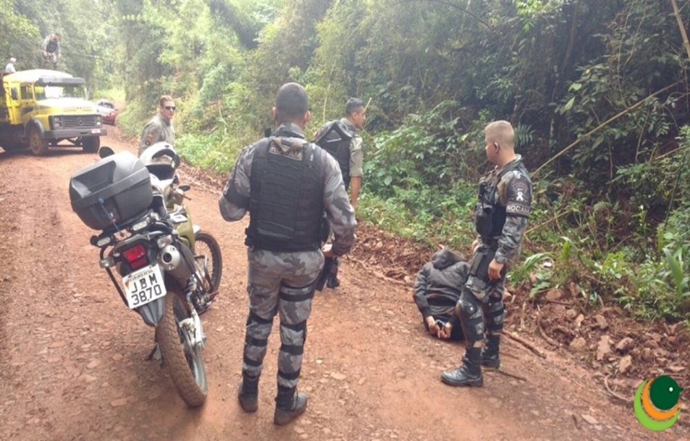Ir para  <p>Na manh&atilde; desta quinta-feira (06), os integrantes do ROCAM &ndash; Ronda Ostensiva com Apoio de Motocicletas do 3&ordm; RPMon da Brigada Militar efetuaram a pris&atilde;o de um indiv&iacute;duo que roubou um...