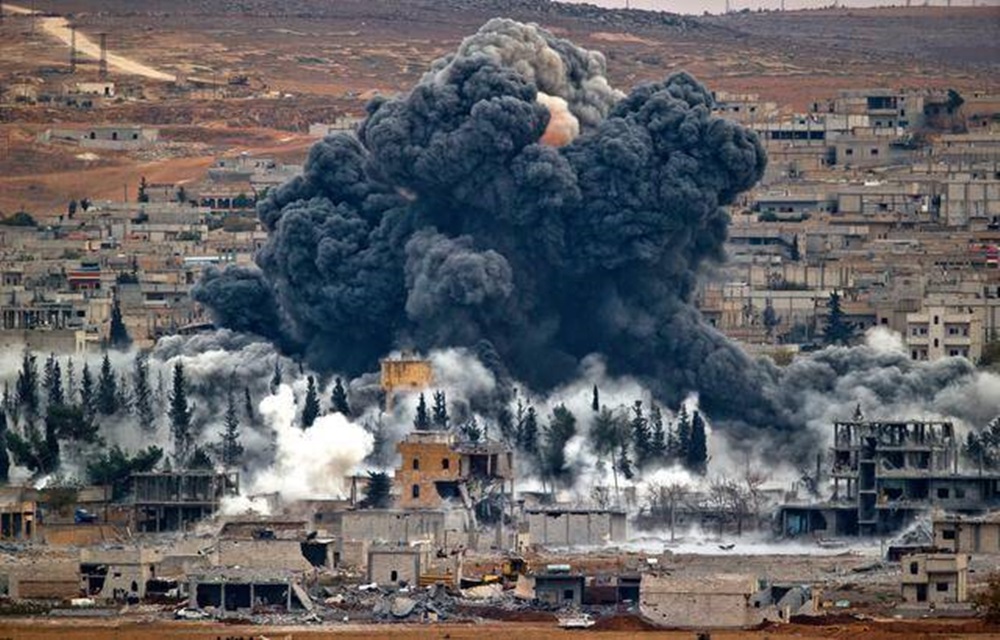 Ir para  <p>Estima-se que a Guerra da S&iacute;ria j&aacute; tenha deixado, em seis anos, 400 mil mortos, 6,5 milh&otilde;es de desabrigados e mais 5 milh&otilde;es de refugiados. &Agrave; dist&acirc;ncia, n&atilde;o...