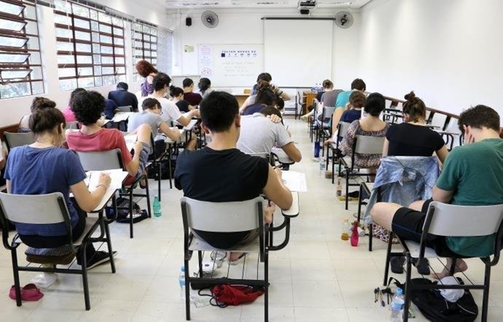 Ir para  <p>O Exame Nacional do Ensino M&eacute;dio (Enem) fica mais caro este ano. Para se inscrever, o candidato ter&aacute; que pagar R$ 82. A nova taxa est&aacute; no edital do exame, publicado nesta segunda-feira no...