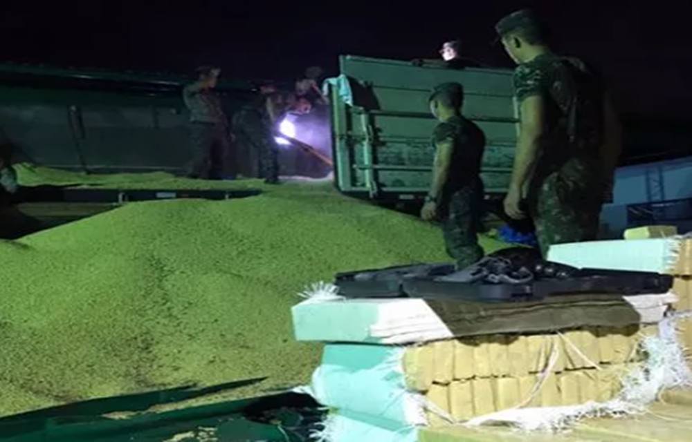 Ir para  <p>Um homem de 39 anos foi preso ontem (11) no munic&iacute;pio de Aral Moreira (MS), depois de ser flagrado com 507 quilos de maconha escondidos em carga de caminh&atilde;o. Ivanir Antonio Bossacka levaria...