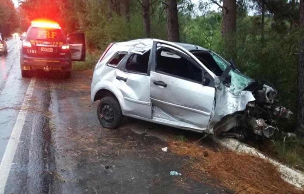 Ir para  <p>M&atilde;e e filha morreram em acidente no final da tarde deste domingo na BR 153, em Cachoeira do Sul, na regi&atilde;o central do Estado.</p>

<p>Aid&ecirc; Marques Machado, 49 anos, e Sarah Machado de Souza,...