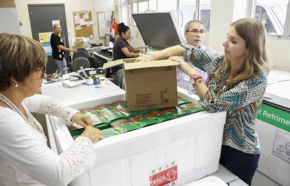 Ir para  <p>A partir desta segunda-feira ter&aacute; in&iacute;cio a campanha de vacina&ccedil;&atilde;o contra a gripe nos postos de sa&uacute;de de todo o Pa&iacute;s. Segundo o Minist&eacute;rio da Sa&uacute;de,...