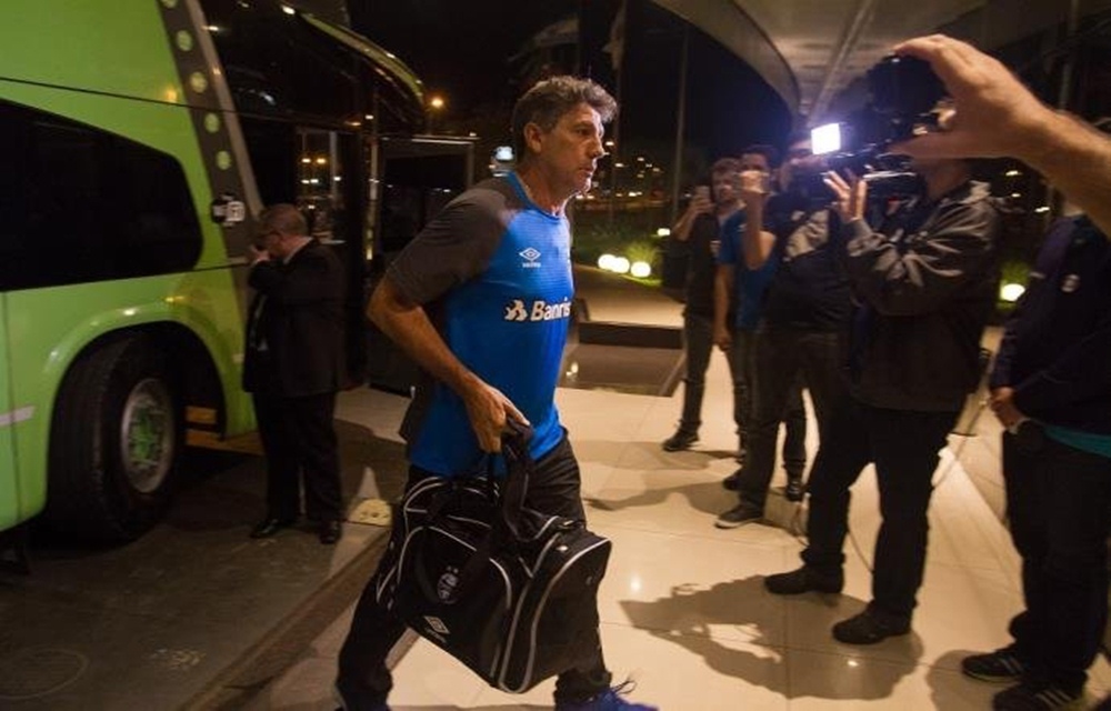Ir para  <p>O Gr&ecirc;mio j&aacute; est&aacute; no Paraguai, onde nesta quinta-feira enfrenta o Guaran&iacute;, pela terceira rodada do Grupo 8 da Libertadores. Vivendo sua semana mais decisiva at&eacute; aqui na temporada, o...