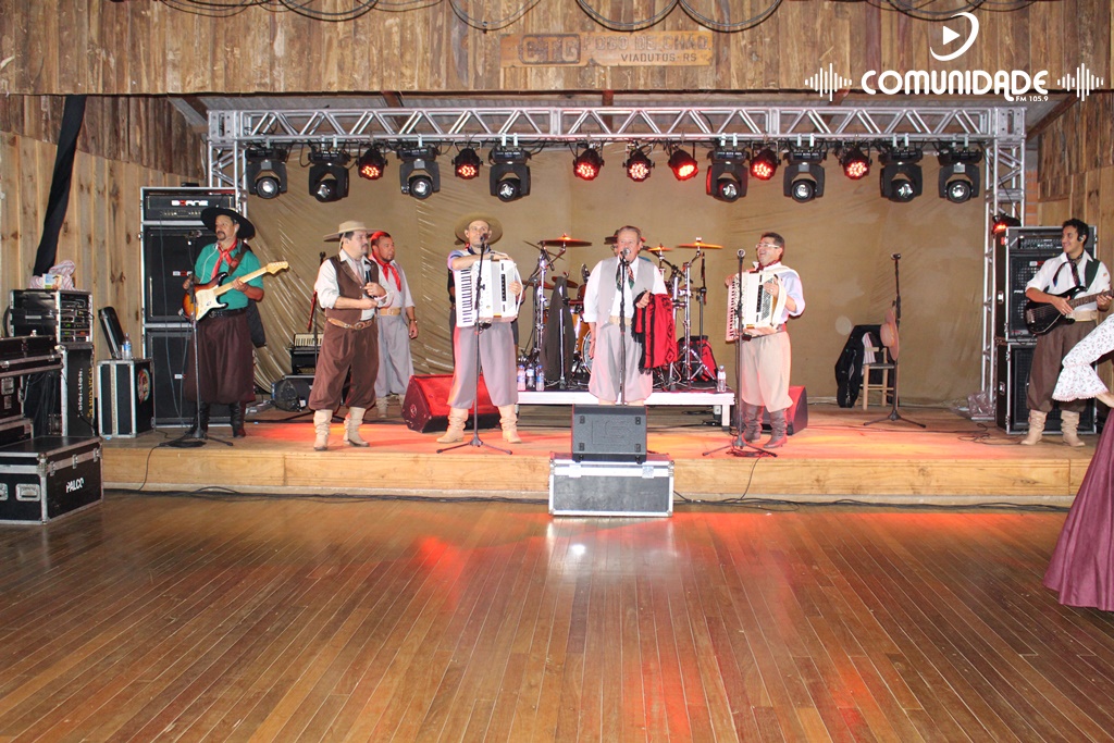 Ir para  <p><big>O CTG Fogo de Ch&atilde;o de Viadutos, completou 33 anos e para comemorar esta data promoveu um grande baile com Os Monarcas, no &uacute;ltimo dia 22 de abril.</big></p>

<p><big>Como...