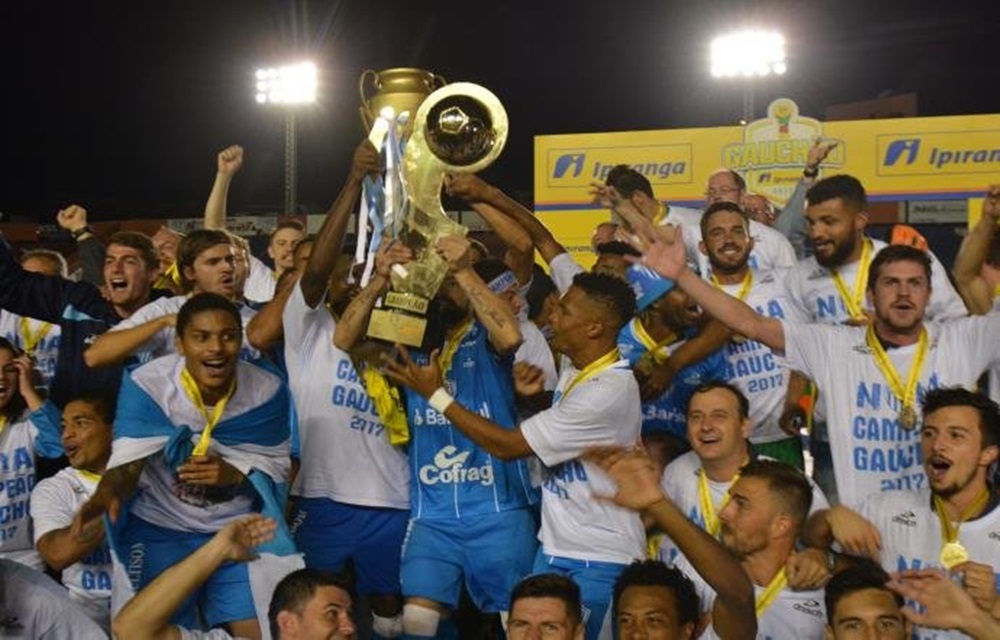 Ir para  <p>O Novo Hamburgo chegou l&aacute;. Dono da melhor campanha do Gauch&atilde;o 2017, a equipe do Vale do Sinos segurou o Inter e conquistou o in&eacute;dito t&iacute;tulo estadual ao superar os colorados nos...
